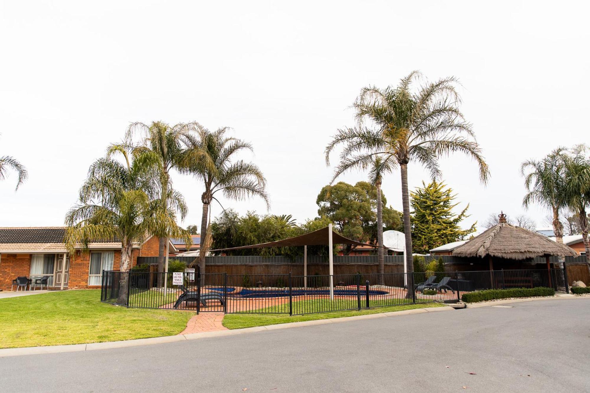 בנדיגו Tea House Motor Inn מראה חיצוני תמונה